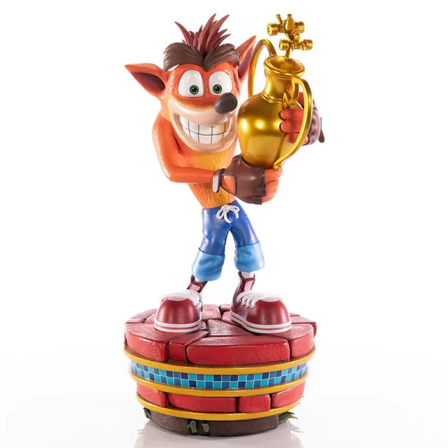 First4Figures Crash Team Racing Nitro-getankt (Crash Winner) Hars 45 cm Beeldje